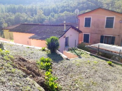 Casa indipendente con giardino