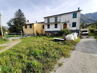 FERRADA CICAGNA Porzione di casa bifamiliare con box auto e cantina