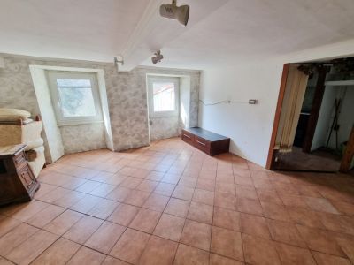 Neirone - Porzione di casa trifamiliare con orto