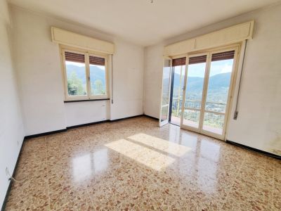 Cornia - Appartamento con ampio balcone