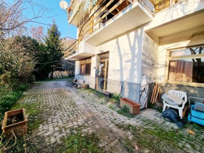 Tasso - Locale ex ristorante con cortile (possibile cambio d'uso in abitativo)