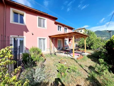GENOVA - STRUPPA CASA INDIPENDENTE SU 3 LATI BIFAMILIARE CON GIARDINO