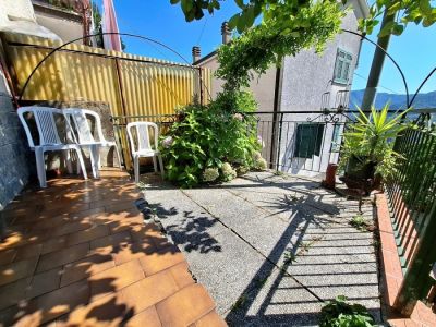 MOCONESI CASA SEMINDIPENDENTE CON GIARDINETTO